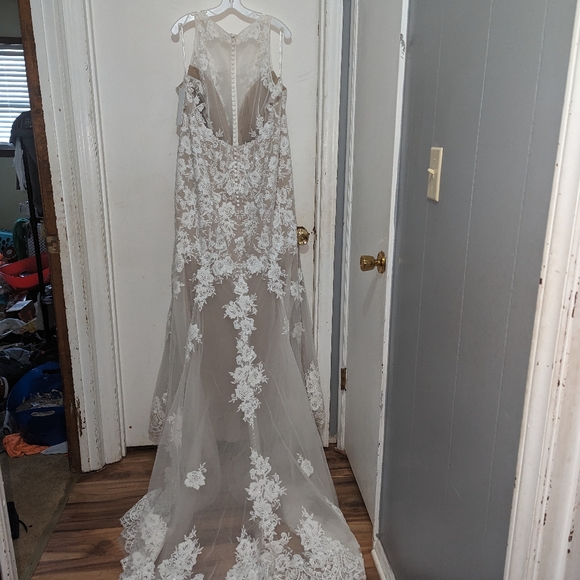 Galina Signature Ivory Bisque wedding gown size 26w NWT - Picture 6 of 8